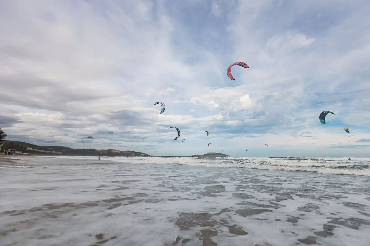 Twin-Tip vs Directional Kiteboards: Which Board Suits UK Conditions?